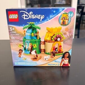 Disney LEGO Moana Island Playset - Yellow, Green & Blue
